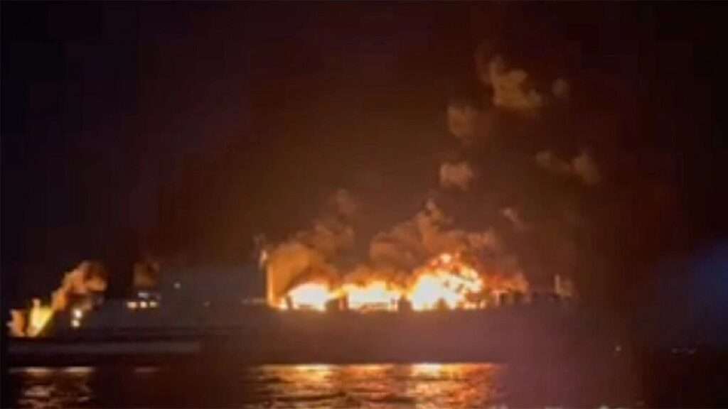Euroferry Olympia | Βίντεο Ντοκουμέντο από το Φλεφόμενο Πλοίο | Καίγεται Ολοσχερώς 