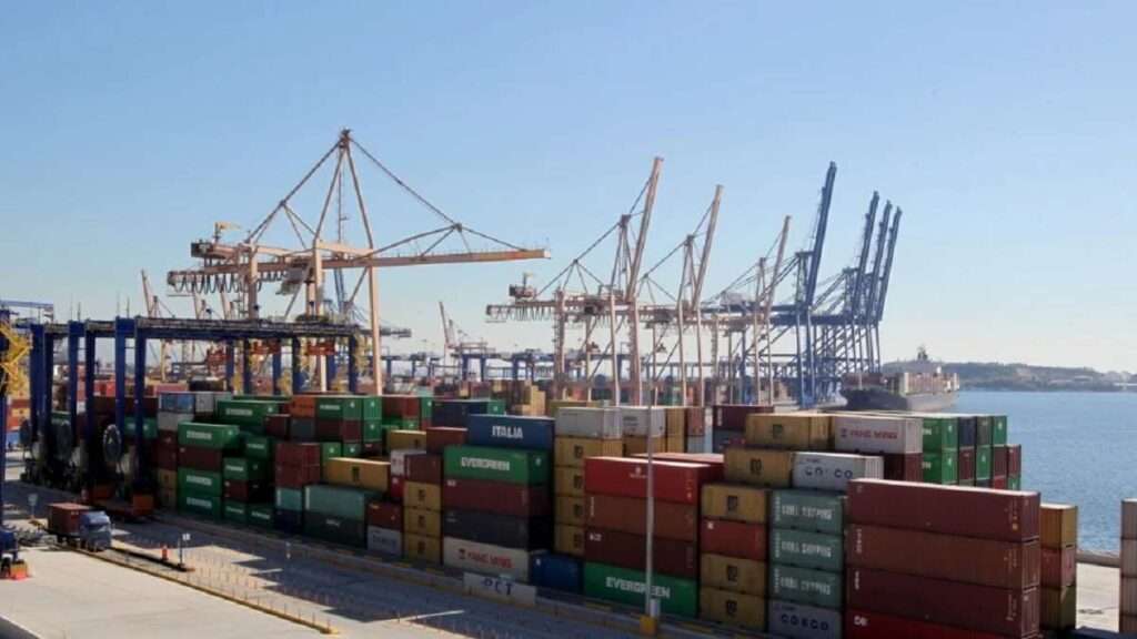 Λιμάνι Πειραιά | Yπογράφτηκε η νέα ΣΣΕ από τα σωματεία λιμενεργατών