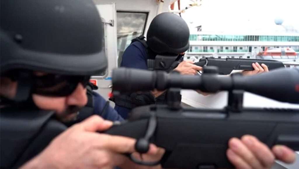 Οι Έλληνες μισθοφόροι των πλοίων και πώς εκπαιδεύονται | Δείτε το ντοκιμαντέρ